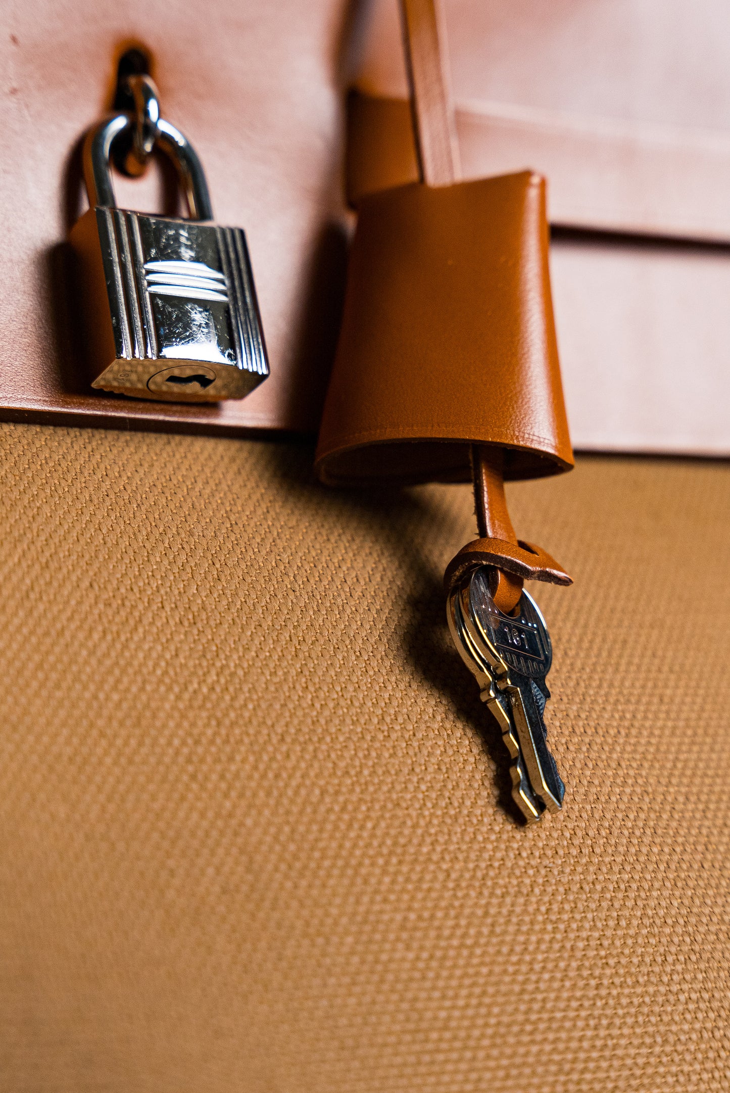 HERMES HER BAG Military Toile Vache Hunter Herbag Cabine Zip 50 Chai Fauve