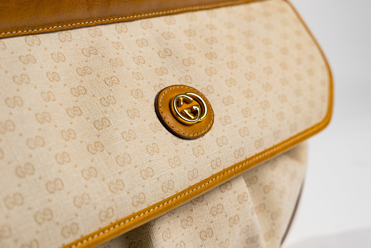 GUCCI CLUTCH Interlocking G Clutch Vintage - From the Late 1980's - Early 1990's Collection -