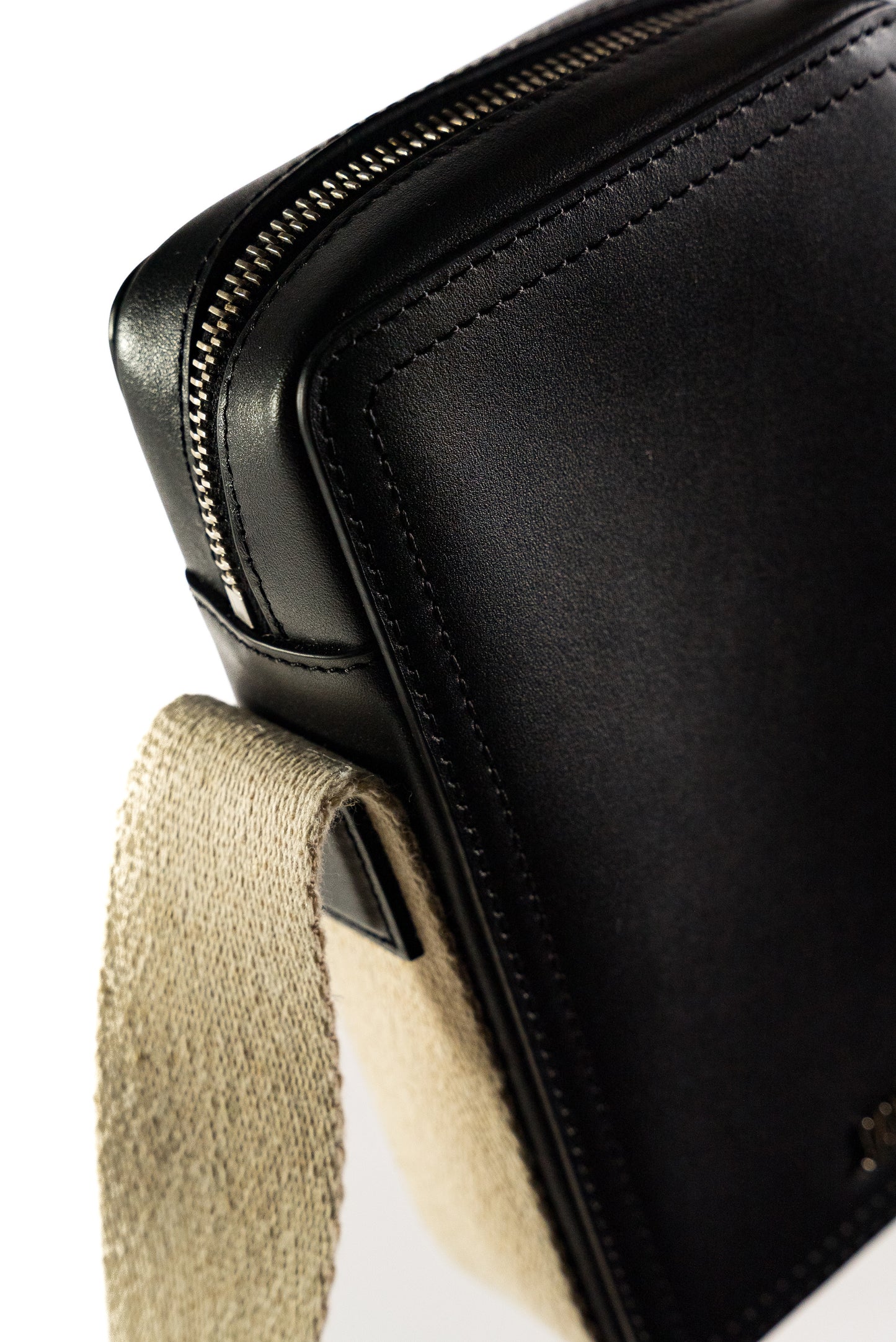 Jacquemus Vertical Leather Crossbody bag