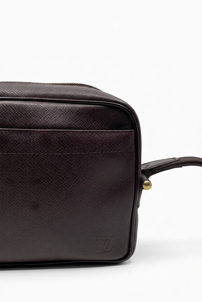 Louis Vuitton Taiga Leather Baikal Pochette / Clutch – Acajou