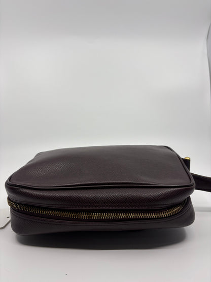 Louis Vuitton Taiga Leather Baikal Pochette / Clutch – Acajou