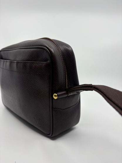 Louis Vuitton Taiga Leather Baikal Pochette / Clutch – Acajou